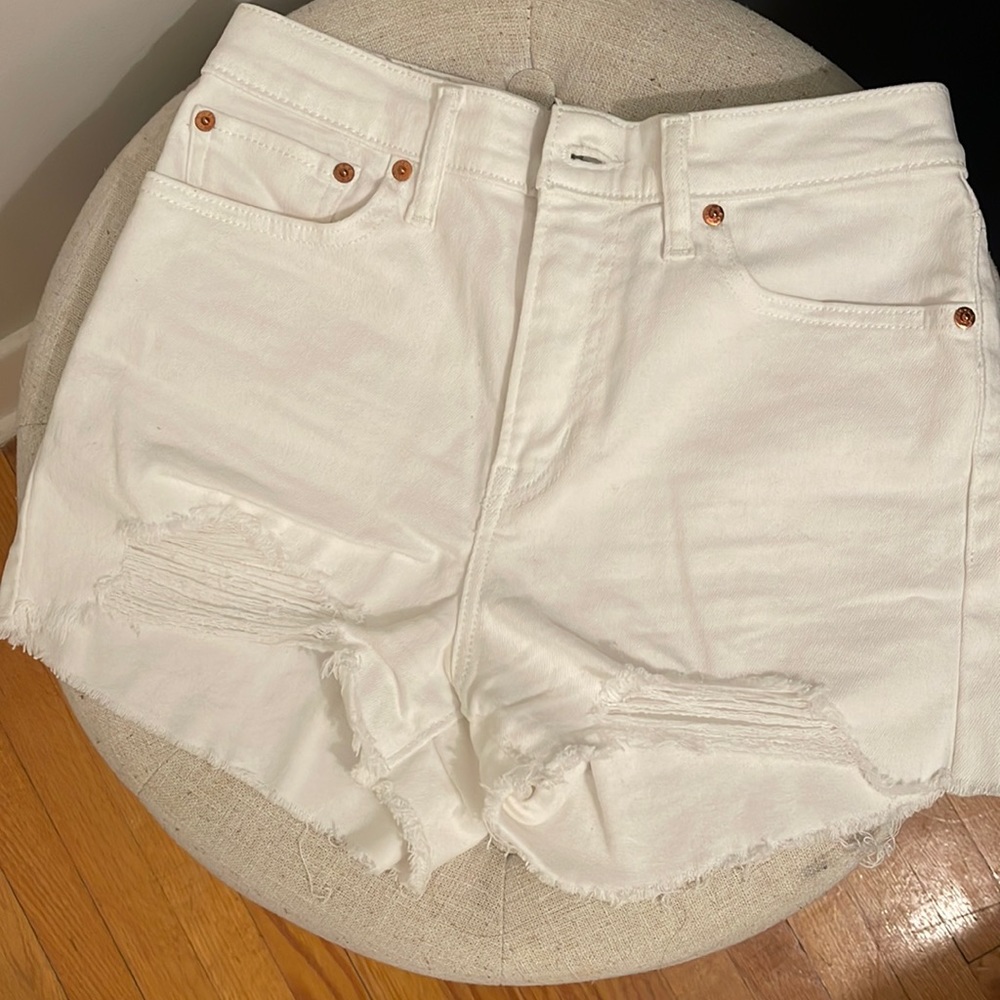 LEVI HIGHRISE SHORTS